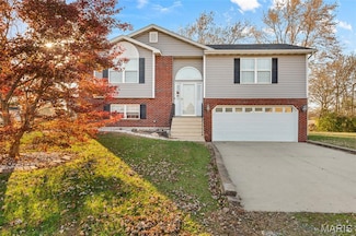 82 Stonebrook Dr, Highland, IL 62249