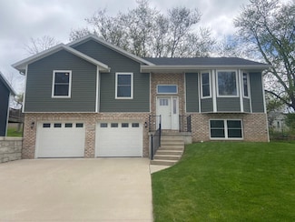 8831 Conrad Ave, East Dubuque, IL 61025