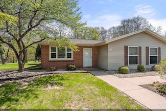 925 S West Ct Unit A, Appleton, WI 54915