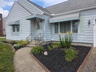 704 Defiance St, Wapakoneta, OH 45895
