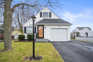 402 Crossfield Rd, Rochester, NY 14609