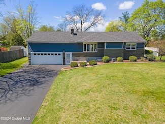 14 Drawbridge Dr, Albany, NY 12203