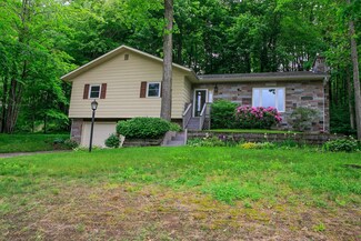 10 Greenbriar Dr, Essex Junction, VT 05452