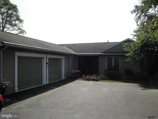 10 Schoolhouse Ln, Wrightsville, PA 17368