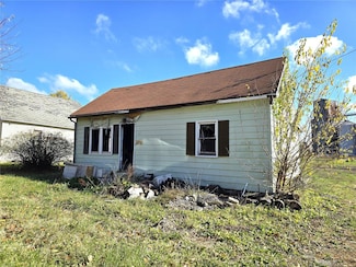 111 Water St, Hillsboro, IL 62049