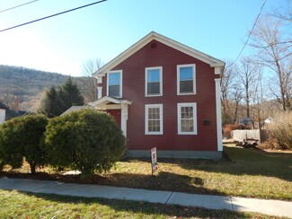 9 Maple St, Chester, MA 01011