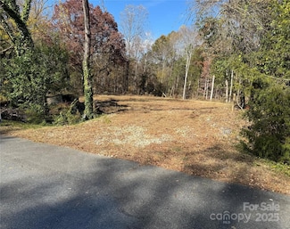 8730 Hills Dell Dr, Concord, NC 28027