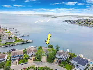 298 Bayview Ave, Massapequa, NY 11758