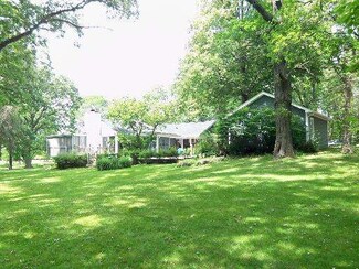 157D Helm Rd, Barrington, IL 60010