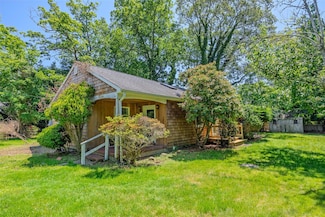 82A Union Ave, Center Moriches, NY 11934