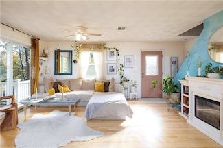 60 Dundas Ave, Warwick, RI 02889