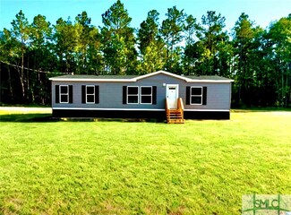 228 Oak Lake Dr, Hinesville, GA 31313