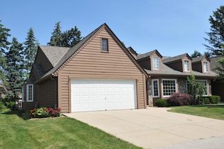3817 S Oakbrook Dr Unit 3817, Milwaukee, WI 53228