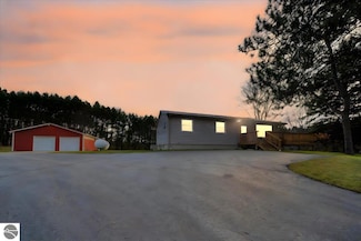 2831 Pointer Rd, West Branch, MI 48661