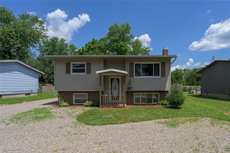 579 Chestnut St, Newcomerstown, OH 43832