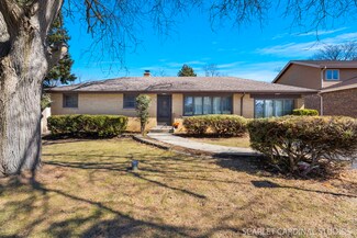 1S623 Macarthur Dr, Oakbrook Terrace, IL 60181