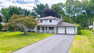 61 Saint Andrews Dr, Rochester, NY 14626