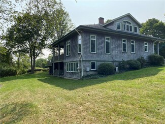 25 Little Creek Ln, Middletown, RI 02842