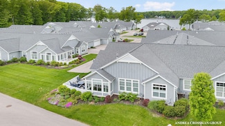 225 Janes View Dr, Holland, MI 49424