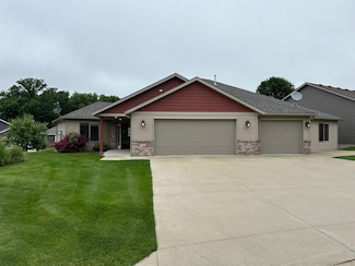 932 Oak Pond Ct, Sartell, MN 56377