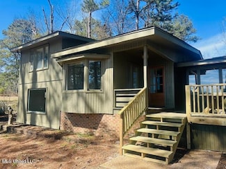 205 W Dewey Camp Dr, Florence, MS 39073