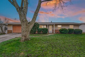 406 Sandalwood Dr, Valparaiso, IN 46385
