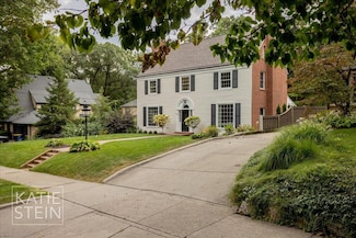 835 Cambridge Dr SE, Grand Rapids, MI 49506