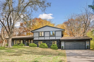 2841 Mayfield Rd, Wayzata, MN 55391