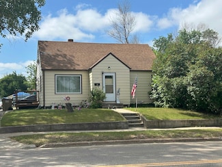 224 11th Ave SE, Minot, ND 58701