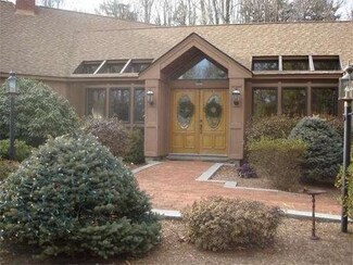3 Lakeside Cir, Andover, MA 01810