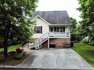 737 Plantation Dr, Pigeon Forge, TN 37863