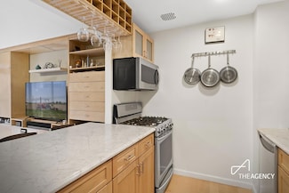 253 W 73rd St Unit 3E, New York, NY 10023