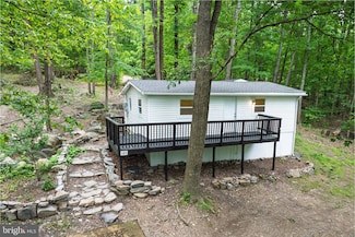 185 Woodpecker Ln, Harpers Ferry, WV 25425