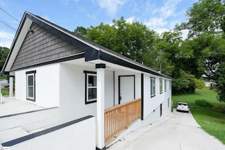 405 Hunters Ct, Laurens, SC 29360