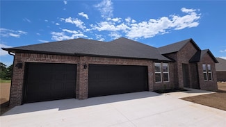 2917 Hattie Ln, Lowell, AR 72745