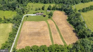 13 Reading Rd, Stockton, NJ 08559