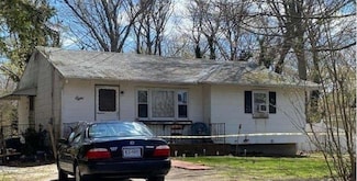 8 Barclay Rd, Mastic Beach, NY 11951