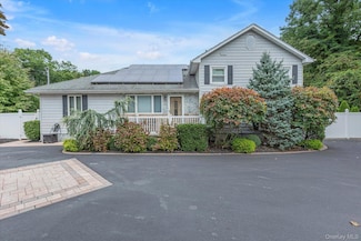 93 Gibbs Pond Rd, Nesconset, NY 11767
