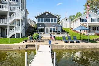 260 Lane 207 Hamilton Lake, Hamilton, IN 46742