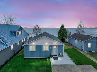 3551 W Lake Mitchell Dr, Cadillac, MI 49601