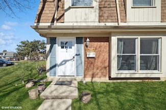 711 Huntly Ct, Schaumburg, IL 60194