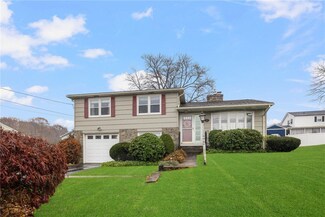 16 Bayberry Dr, West Warwick, RI 02893