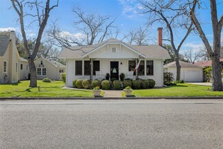 242 S Franklin St, La Grange, TX 78945