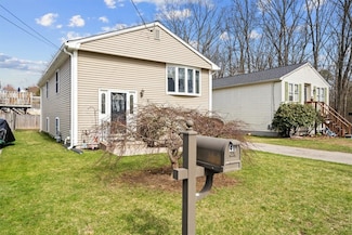40 Plant St, Cumberland, RI 02864