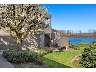 5680 S Riverpoint Ln, Portland, OR 97239