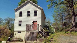 3 Stimpson Ave, Castleton On Hudson, NY 12033