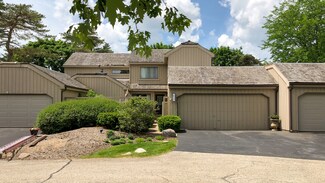 470 Old Barn Rd, Lake Barrington, IL 60010