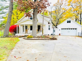 2763 Lauria Rd, Kawkawlin, MI 48631