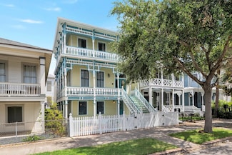 1724 Avenue H, Galveston, TX 77550