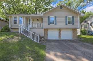 2505 NW Acorn Dr, Blue Springs, MO 64014